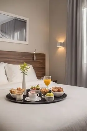 Premium Tek Büyük Yataklı Oda