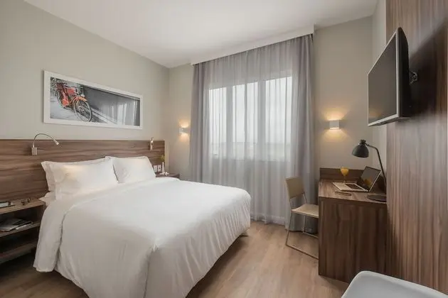 Premium Tek Büyük Yataklı Oda