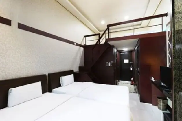 Deluxe Üç Kişilik Oda (With Kitchen)