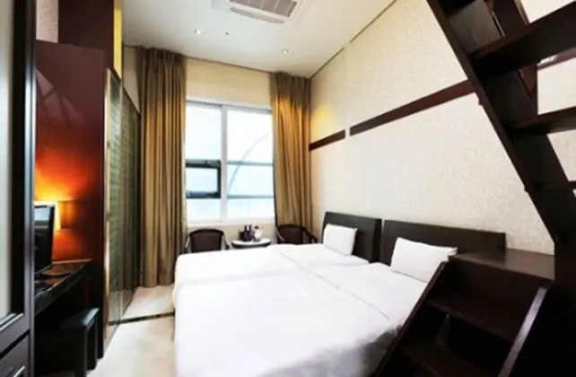 Deluxe Üç Kişilik Oda (With Kitchen)
