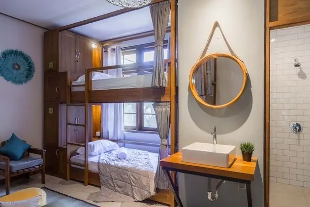 Dört Kişilik Oda, Sadece kadınlar için (Bed in 4-Bed)