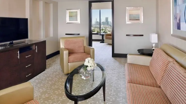 https://i.travelapi.com/lodging/1000000/10000/2500/2414/925bbfa7.jpg