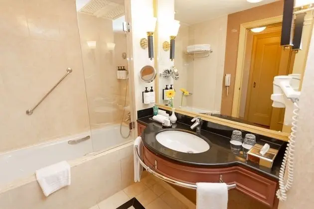 Classic Oda, 1 En Büyük (King) Boy Yatak, Sigara İçilebilir (High Floor, Lounge Access)