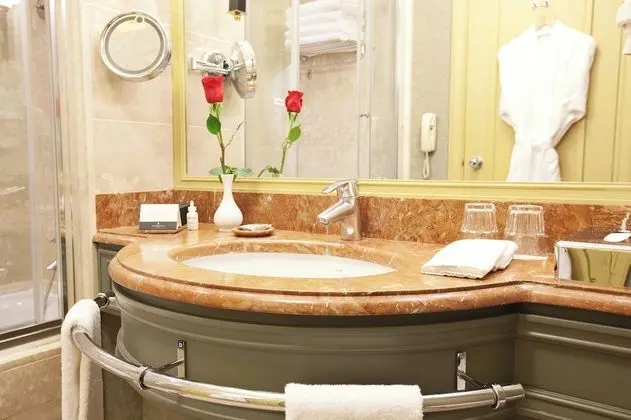 Classic Oda, 1 En Büyük (King) Boy Yatak, Sigara İçilebilir (High Floor, Lounge Access)