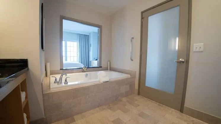 Süit, 1 Yatak Odası, Engellilere Uygun (Roll-In Shower)