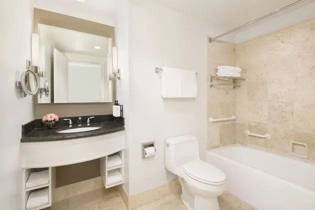 Classic Oda, 1 En Büyük (King) Boy Yatak, Engellilere Uygun (Mobility, Accessible Tub)