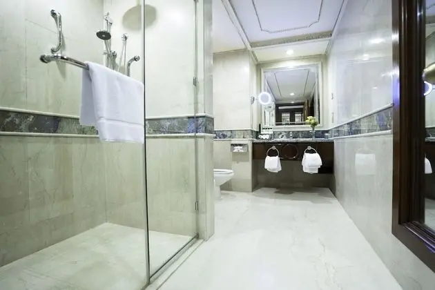 Classic Oda, 1 En Büyük (King) Boy Yatak, Sigara İçilebilir, Şehir Manzaralı