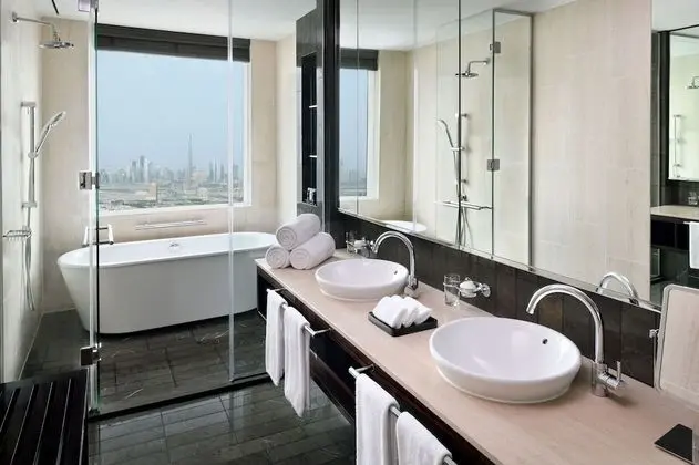 Signature Süit (Club Lounge Access Creek View)