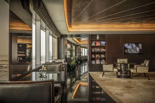 Signature Süit (Club Lounge Access Creek View)