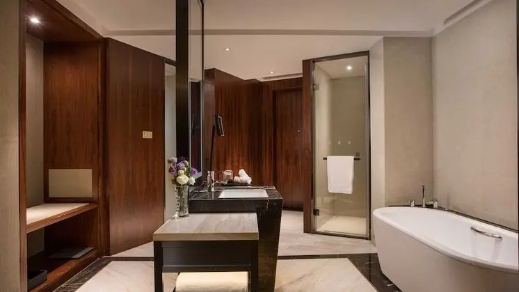 Junior Süit, 1 En Büyük (King) Boy Yatak (Luxury Bath Club Lounge Access)