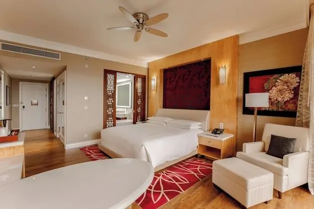 Classic Oda, 1 En Büyük (King) Boy Yatak, Sigara İçilebilir, Okyanus Manzaralı (High Floor)