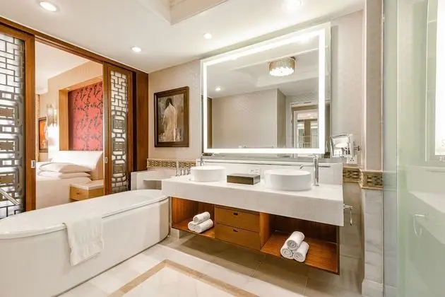 Classic Oda, 1 En Büyük (King) Boy Yatak, Sigara İçilebilir, Okyanus Manzaralı (High Floor)