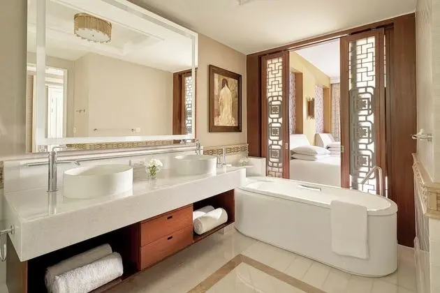 Classic Oda, 1 En Büyük (King) Boy Yatak, Sigara İçilebilir, Okyanus Manzaralı (High Floor)