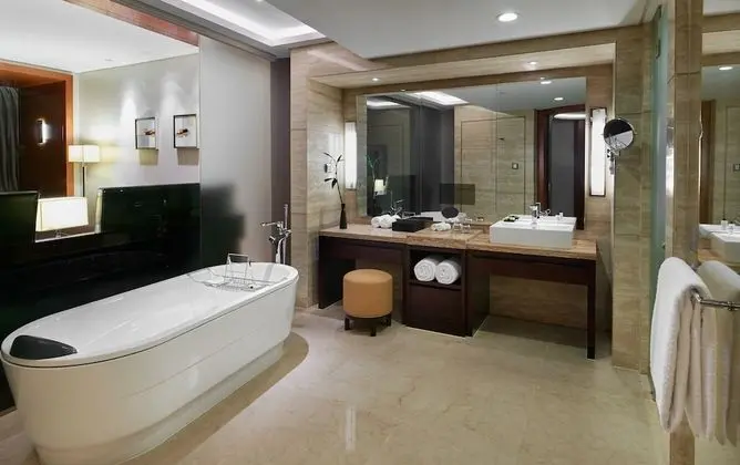 Premium Oda, 1 En Büyük (King) Boy Yatak, Nehir Manzaralı (Upgraded, Lounge Access)