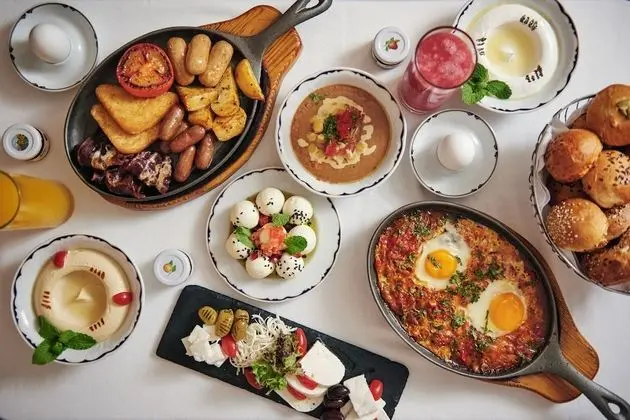 Odada yemek servisi