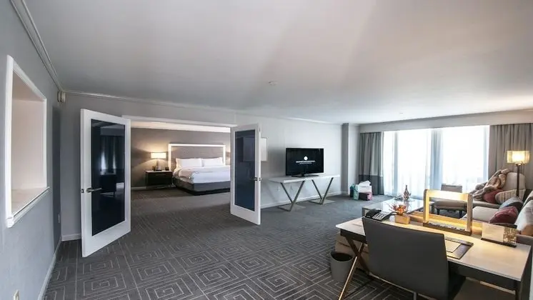 Süit, 1 Yatak Odası, Balkon, Manzaralı (Plaza View)
