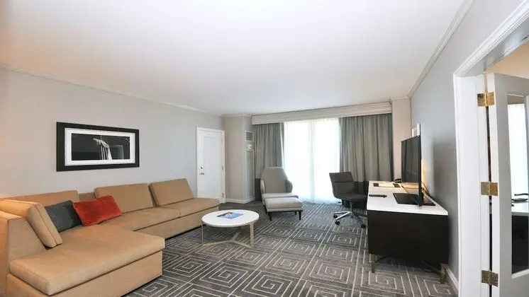 Süit, 1 Yatak Odası, Balkon, Manzaralı (Plaza View)