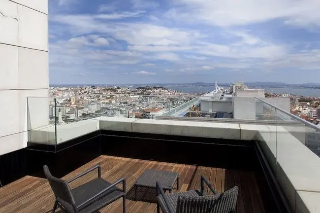 Süit, 1 Büyük (Queen) Boy Yatak ve Çekyat, Teras (Two Storey)