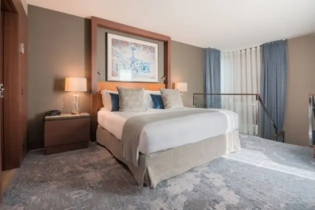 Süit, 1 Büyük (Queen) Boy Yatak ve Çekyat, Teras (Two Storey)