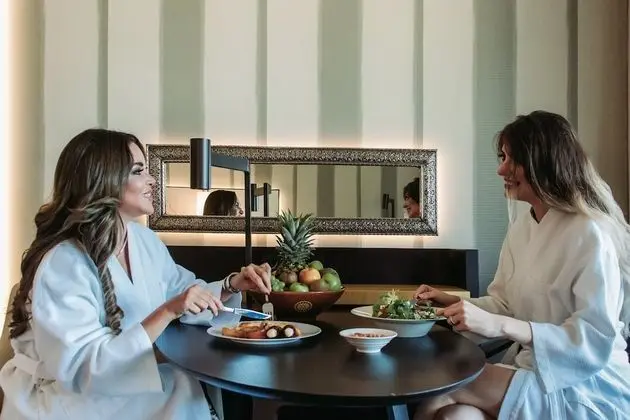 Oda, 2 Büyük (Queen) Boy Yatak, Balkon, Şehir Manzaralı (Top Floor)
