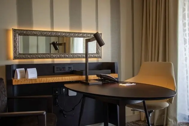 Oda, 2 Büyük (Queen) Boy Yatak, Balkon, Şehir Manzaralı (Top Floor)