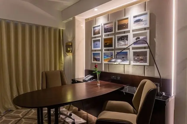 Oda, 2 Büyük (Queen) Boy Yatak, Balkon, Şehir Manzaralı (Top Floor)