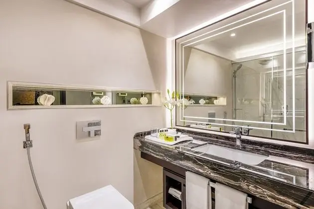 Oda, 2 Büyük (Queen) Boy Yatak, Balkon, Şehir Manzaralı (Top Floor)