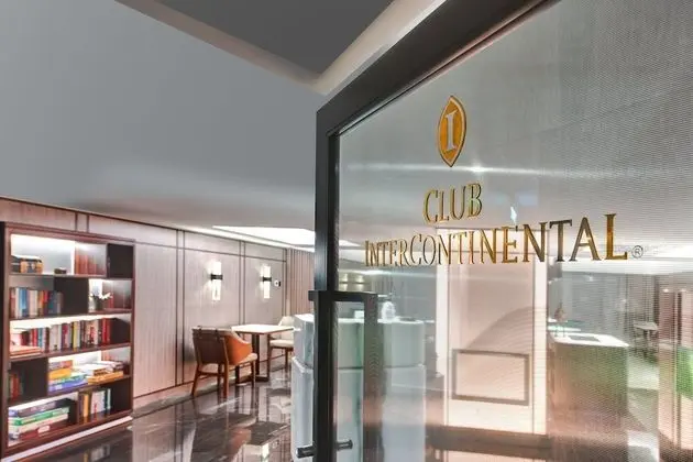 Oda, 2 Büyük (Queen) Boy Yatak, Business Dinlenme Salonu Kullanımı (Balcony)