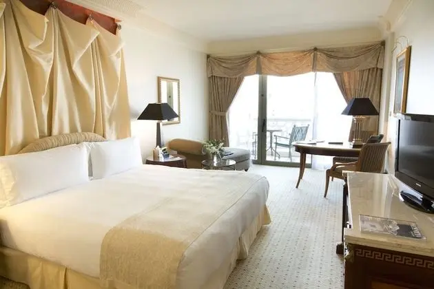 Premium Oda, 1 En Büyük (King) Boy Yatak, Sigara İçilebilir (Balcony, Pool View)