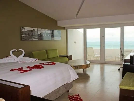 Club Room, 1 King Bed, Terrace, Ocean View