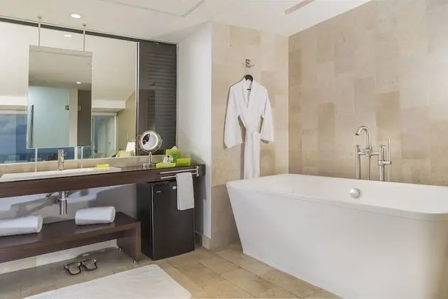 Club Room, 1 King Bed, Terrace, Ocean View