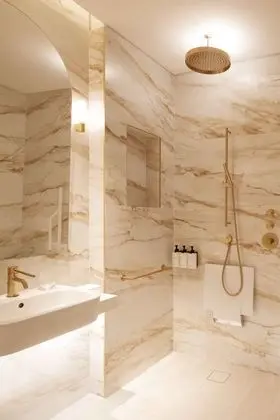 Classic Oda, 1 En Büyük (King) Boy Yatak, Engellilere Uygun (Mobil, Roll In Shower)