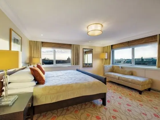 Premium Oda, 1 En Büyük (King) Boy Yatak, Köşe (City View)