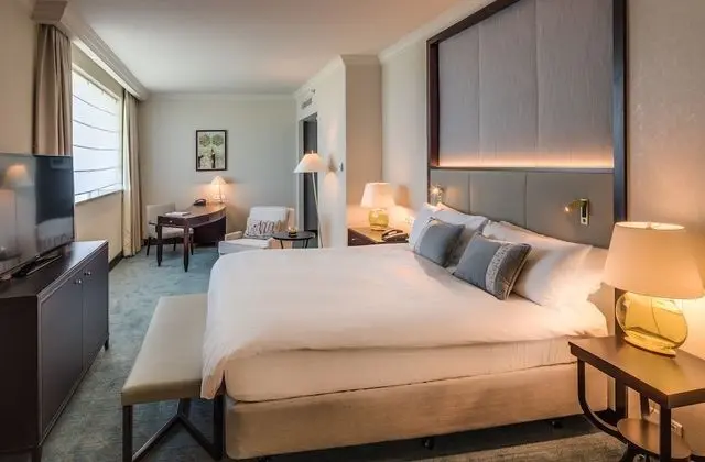 Classic Oda, 1 En Büyük (King) Boy Yatak (High Floor, Lounge Access)