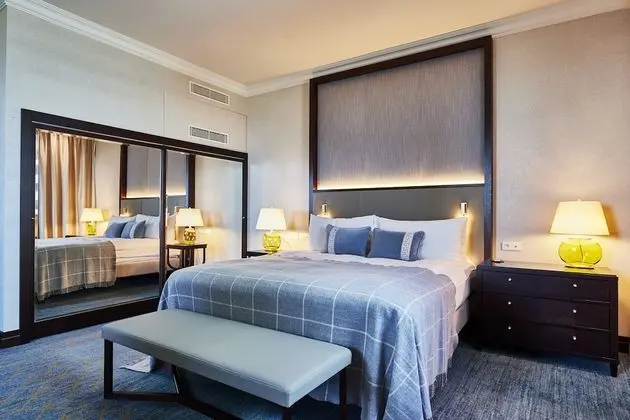 Junior Süit, 1 En Büyük (King) Boy Yatak (Low Floor)