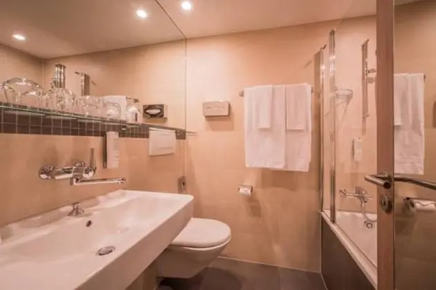 Tek Büyük Yataklı Oda, Balkon (Medium)