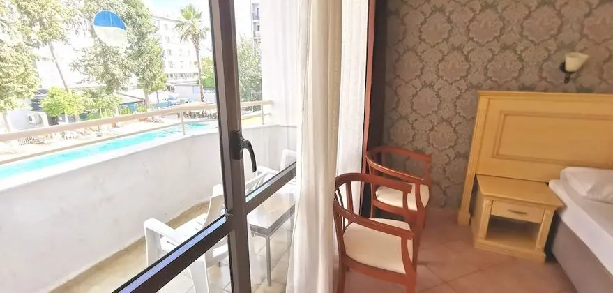Standard Tek Büyük veya İki Ayrı Yataklı Oda