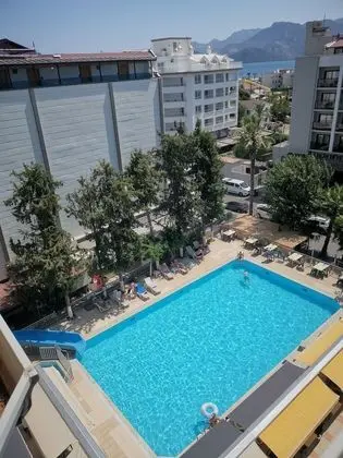 Standard Tek Büyük veya İki Ayrı Yataklı Oda