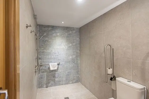 Engellilere uygun banyo