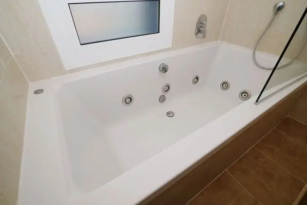 Habitación doble superior vista mar con bañera de hidromasaje