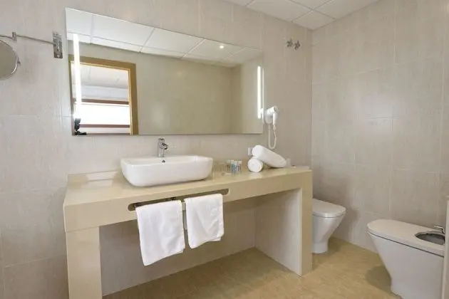 Habitación doble superior vista mar con bañera de hidromasaje
