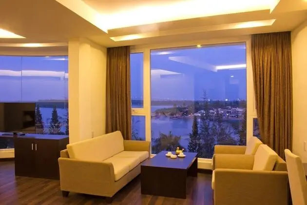 Executive Oda, Nehir Manzaralı