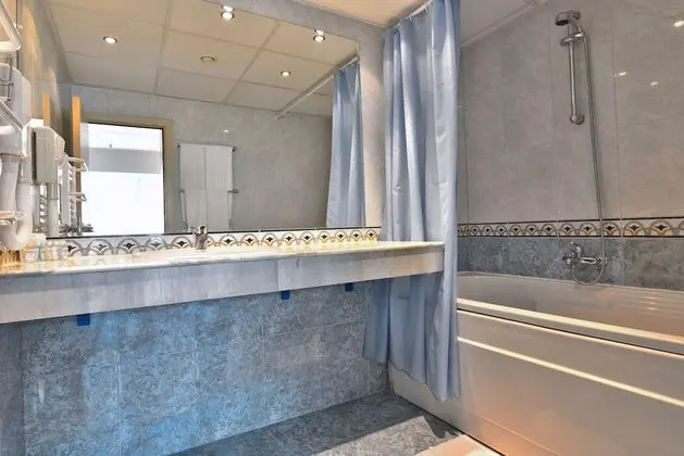 Deluxe Double or Twin Room with Sea View - Free Parking | Wellness package
