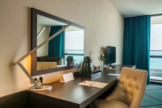 Executive Room with Balcony and Executive Lounge Access - Free Parking | Wellness package
