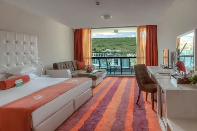 Superior Room with Resort View and Balcony - Free Parking | Wellness package