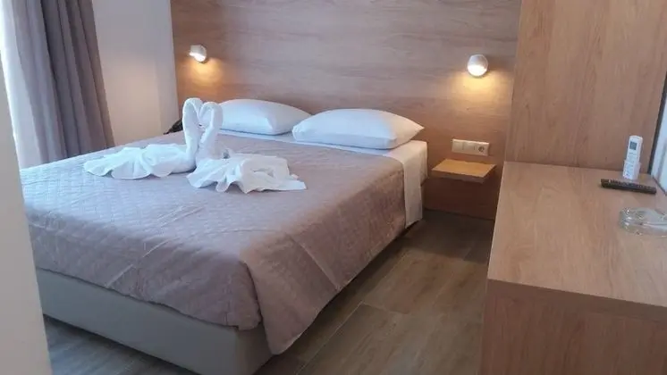 Standard Tek Büyük Yataklı Oda