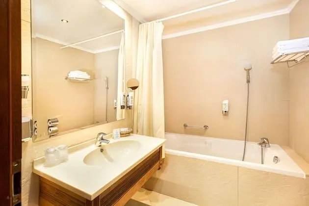 Comfort Tek Büyük veya İki Ayrı Yataklı Oda, Balkon, Dağ Manzaralı