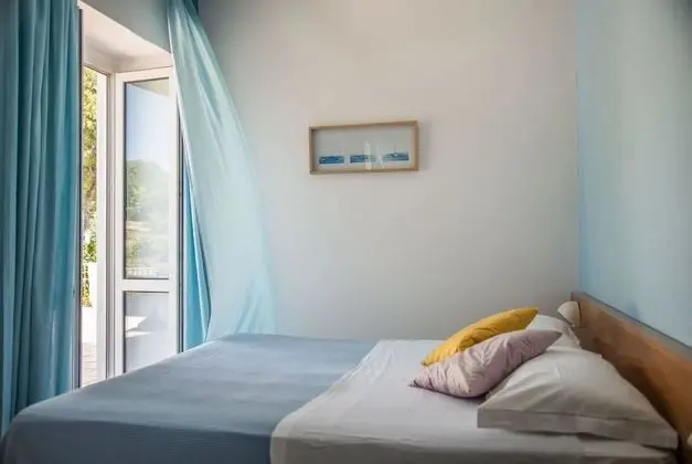 Standard Tek Büyük veya İki Ayrı Yataklı Oda, Manzaralı