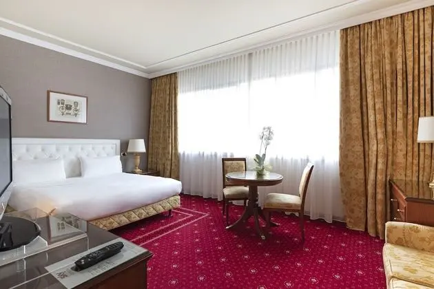 Deluxe Tek Büyük Yataklı Oda
