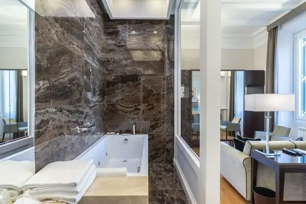 Deluxe Üç Kişilik Oda, Şehir Manzaralı